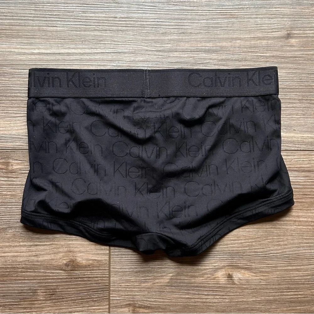 Calvin Klein calvin klein
